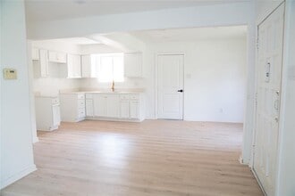 4451 Oak Shadows Dr in Houston, TX - Building Photo - Building Photo