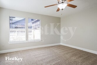 706 E Humble St in Baytown, TX - Foto de edificio - Building Photo
