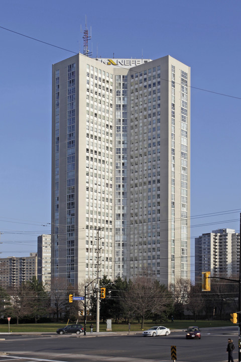 Place IV in Mississauga, ON - Building Photo