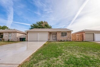 8714 Valley Flag Dr in Houston, TX - Building Photo - Building Photo