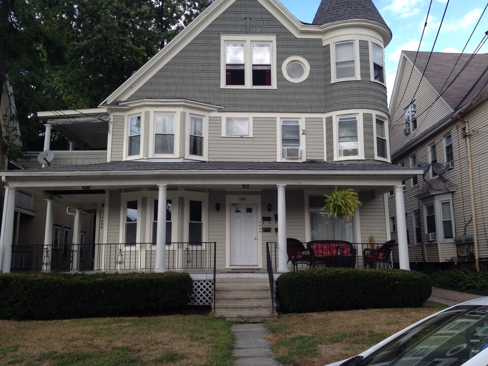 1211 Marion St, Unit D in Dunmore, PA - Building Photo