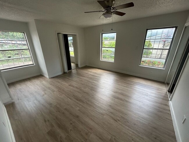 property at 2129 E Illinois Ave