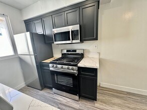 12750 Matteson Ave, Unit 5 in Los Angeles, CA - Building Photo - Building Photo