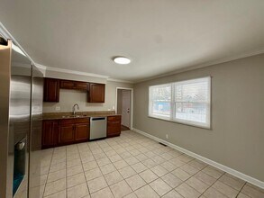 746 N Glenwood Pl in Aurora, IL - Building Photo - Building Photo