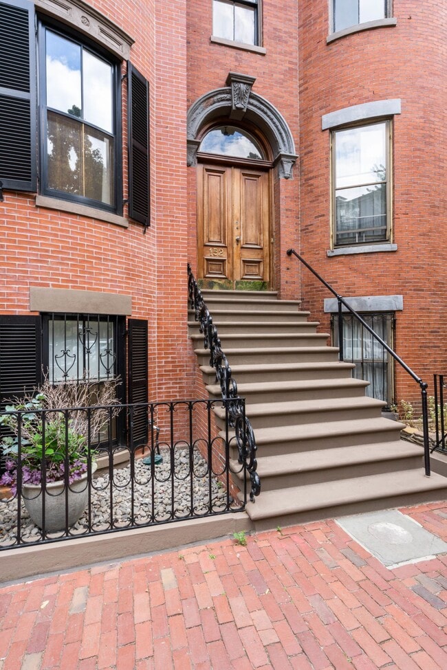 property at 152 W Canton St