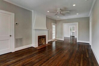 1114 1/2 Bartlett St in Houston, TX - Building Photo - Building Photo