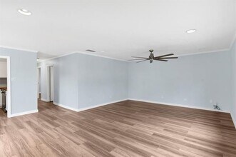 907 W Bridge St in Granbury, TX - Building Photo - Building Photo