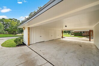 5123 Willowbend Blvd in Houston, TX - Foto de edificio - Building Photo