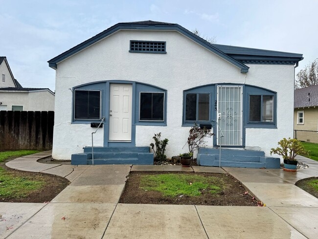 property at 247 S Shasta St