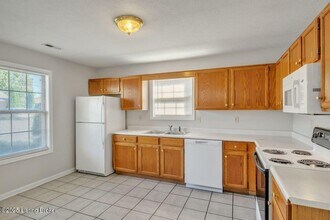 4241 Grantline View Ct in New Albany, IN - Building Photo - Building Photo