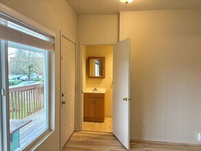 535 NE 76th Ave in Portland, OR - Building Photo - Building Photo