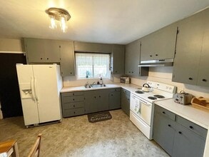 3175 Freese Ave in Eureka, CA - Building Photo - Building Photo
