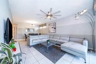 4741 Clock Tower Dr in Kissimmee, FL - Foto de edificio - Building Photo