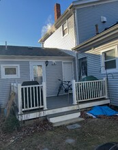 1143 Sassaquin Ave, Unit 2 in New Bedford, MA - Foto de edificio - Building Photo