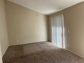 306 N Tenth Ave in Upland, CA - Foto de edificio - Building Photo