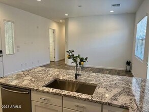21976 E Nightingale Ct in Queen Creek, AZ - Building Photo - Building Photo