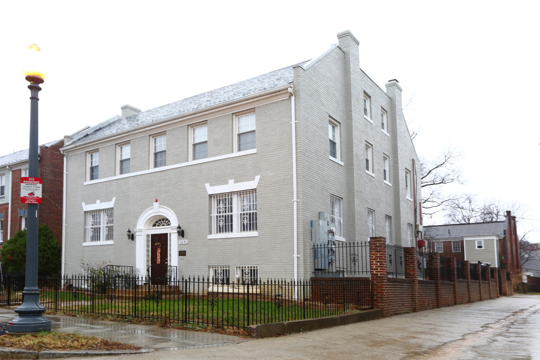 1231 Simms Pl Ne in Washington, DC - Building Photo