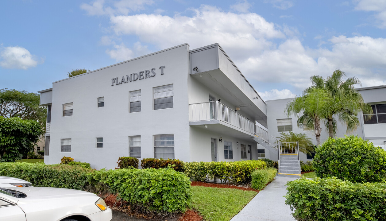 917 Flanders T, Unit 917 in Delray Beach, FL - Building Photo