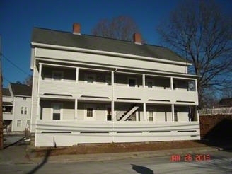 129 Woodstock Ave in Putnam, CT - Building Photo