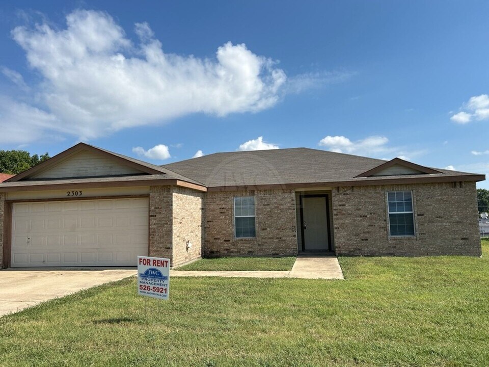 2303 Gallop Dr in Killeen, TX - Building Photo