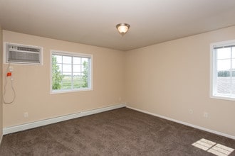 Jefferson Creek in Dickinson, ND - Building Photo - Interior Photo