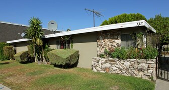 133 W Vermont Ave in Anaheim, CA - Building Photo