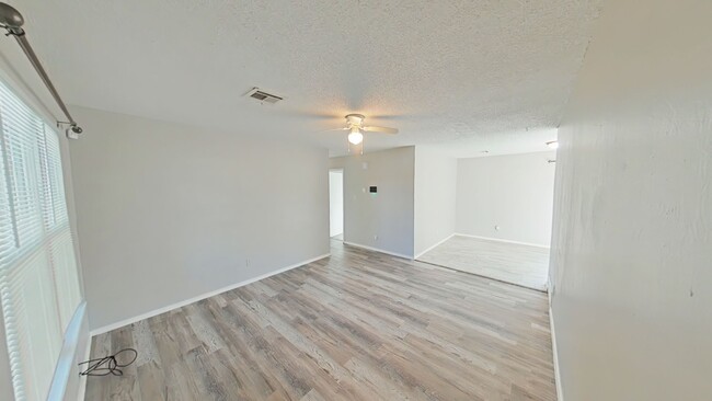 324 NW Compass Dr in Lawton, OK - Foto de edificio - Building Photo