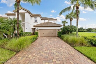 8051 Players Cove Dr in Naples, FL - Building Photo - Building Photo