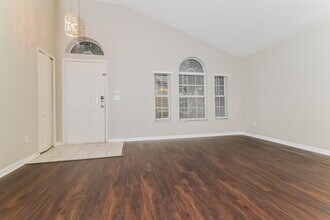 1235 Pat Patterson Ct in Apopka, FL - Foto de edificio - Building Photo