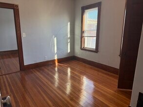 32 Cedar St, Unit 3 in Cambridge, MA - Foto de edificio - Building Photo