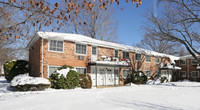 Bethpage Park Apartments in Farmingdale, NY - Building Photo - Building Photo