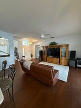 6817 Regents Village Way in Apollo Beach, FL - Building Photo - Building Photo