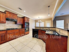 1220 East Canton St S in Broken Arrow, OK - Building Photo - Building Photo