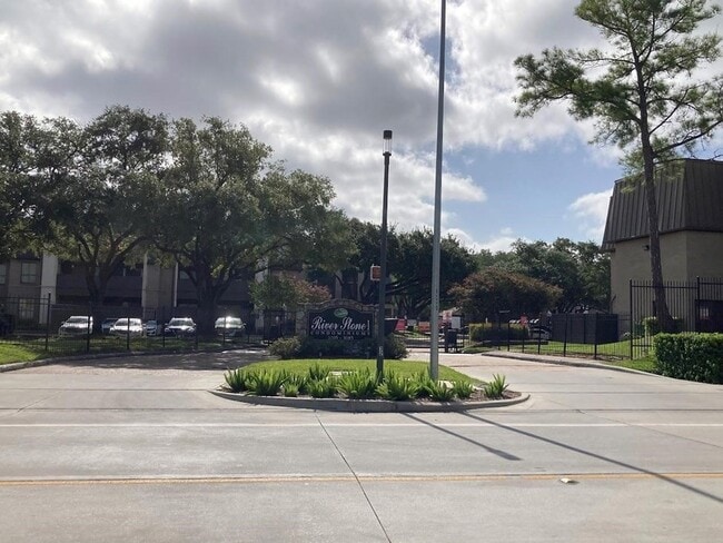 3025 Walnut Bend Ln, Unit 35