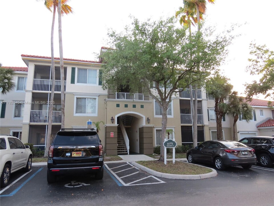 11771 W Atlantic Blvd in Coral Springs, FL - Building Photo