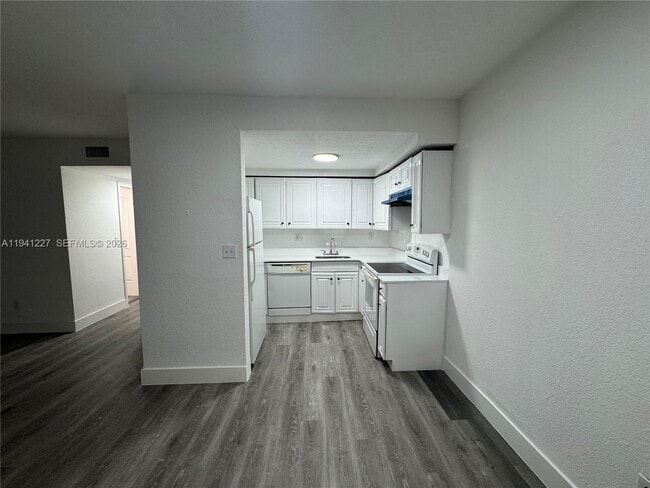 1530 NE 136th St in North Miami, FL - Building Photo - Building Photo