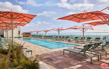 700 Broadway in Santa Monica, CA - Building Photo - Building Photo