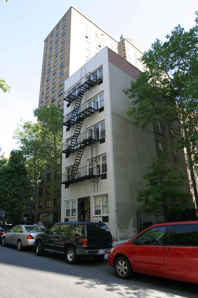 235 E 27th St in New York, NY - Building Photo - Building Photo