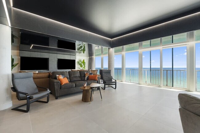 8743 Thomas Dr in Panama City Beach, FL - Building Photo - Building Photo