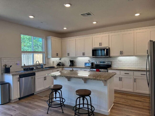 3902 Firestar Way in Sacramento, CA - Building Photo - Building Photo