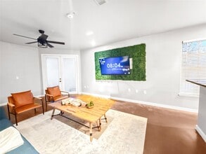 2216 Chenevert St in Houston, TX - Building Photo - Building Photo