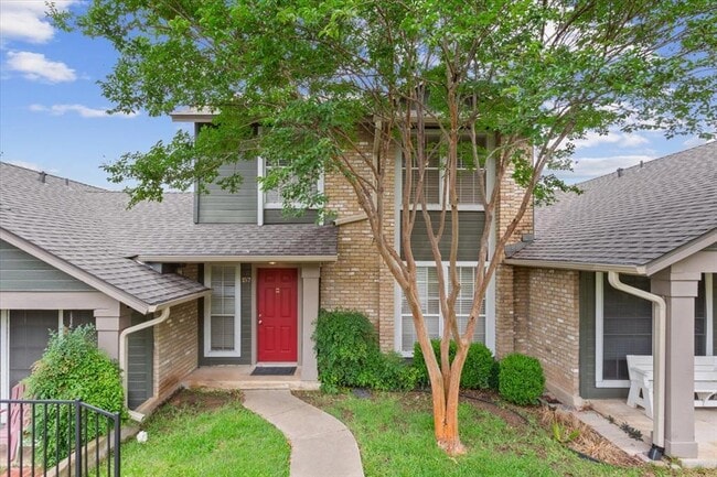 property at 1015 E Yager Ln
