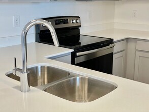 641 N 380 W, Unit V202 in Vineyard, UT - Building Photo - Building Photo