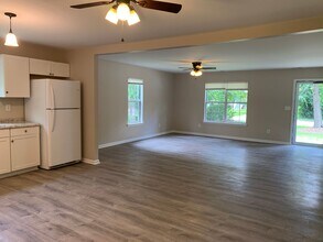 2112 Wisteria Dr in Wilmington, NC - Building Photo - Building Photo