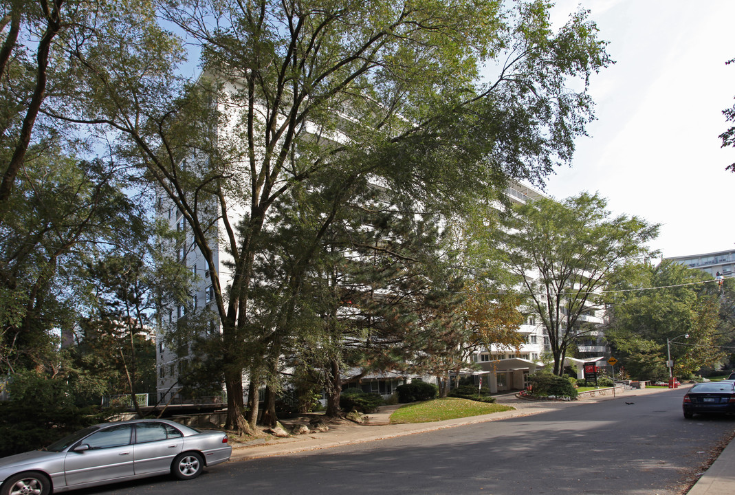 Shallmar Court Apartments in Toronto, ON - Building Photo