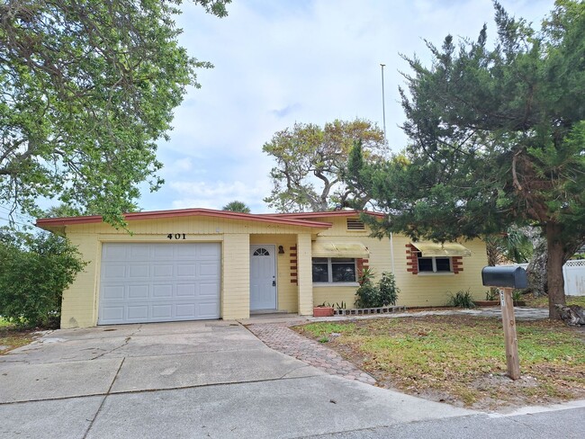 property at 401 S Pine St