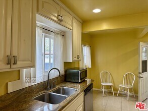 1252 Burnside Ave in Los Angeles, CA - Building Photo - Building Photo