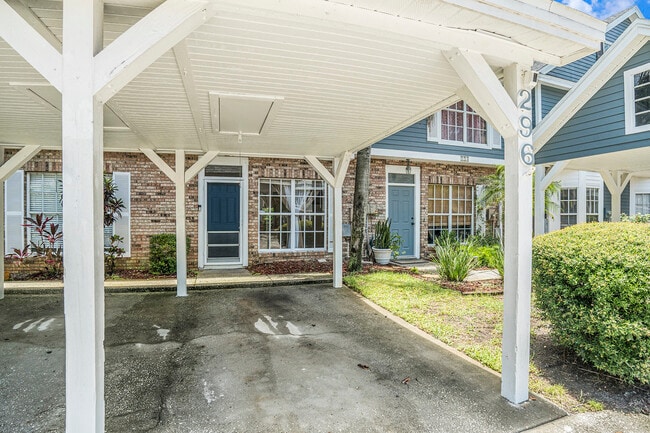 296 Winchester Way in Palm Harbor, FL - Foto de edificio - Building Photo