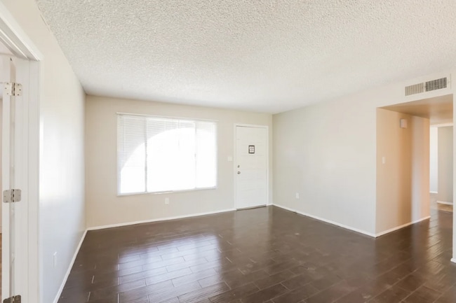 4027 E Alta Vista Rd in Phoenix, AZ - Foto de edificio - Building Photo