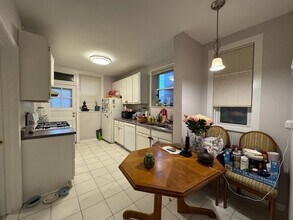 2344 W Barry Ave in Chicago, IL - Building Photo - Building Photo